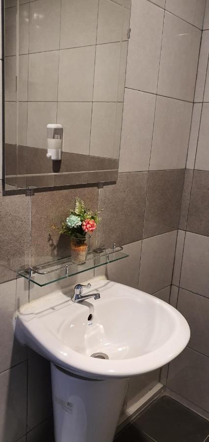 Pd Guesthouse Петалинг Джая Екстериор снимка